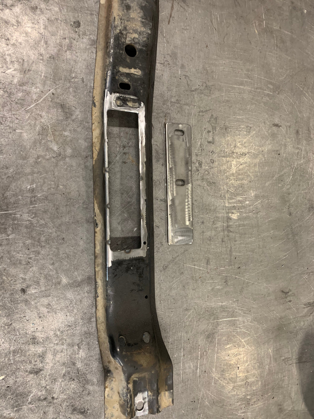 Transmission Mount Bracket: 47RH to E4OD
